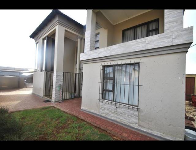 5 BEDROOM HOUSE FOR SALE IN DAWN PARK